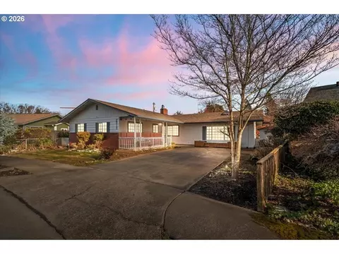 2813 Maywood Dr, Forest Grove, OR 97116