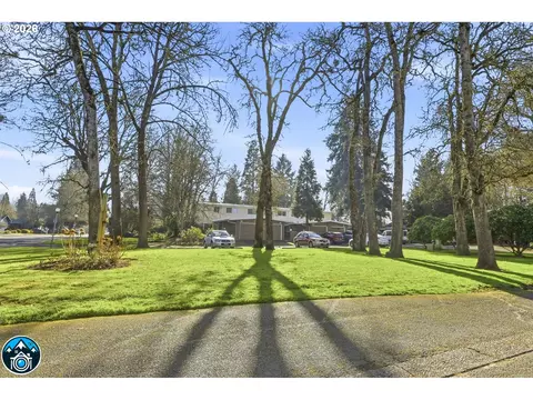Exterior - 1438 Quaker St, Eugene, OR 97402 photo 8 of 9