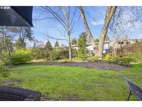 Exterior - 1438 Quaker St, Eugene, OR 97402 photo 4 of 9