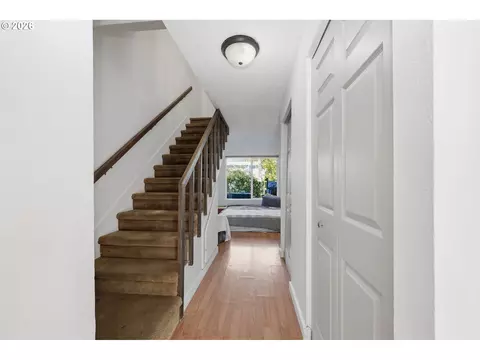 Entry Way - 1438 Quaker St, Eugene, OR 97402 photo 2 of 4