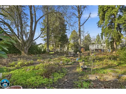 Exterior - 1438 Quaker St, Eugene, OR 97402 photo 7 of 9