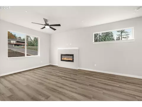 Living - 185 NW Mawrcrest Ave, Gresham, OR 97030 photo 2 of 2