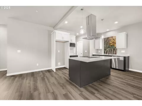 Kitchen - 185 NW Mawrcrest Ave, Gresham, OR 97030 photo 1 of 7