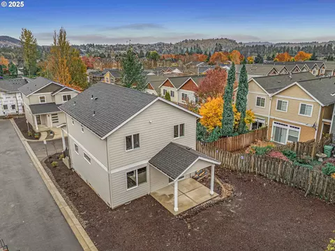 View/Area - 185 NW Mawrcrest Ave, Gresham, OR 97030 photo 3 of 4