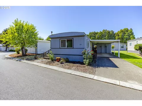 1225 W 10th Ave #28, Junction City, OR 97448