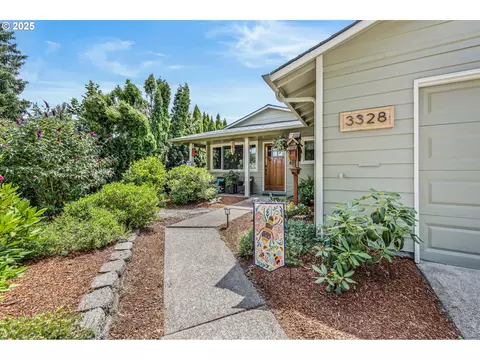 3328 Myrtle St, Woodburn, OR 97071
