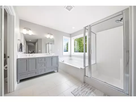 Bath - 3644 NW 12th Ave, Camas, WA 98607 photo 3 of 4