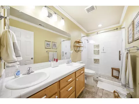 Bath - 3644 NW 12th Ave, Camas, WA 98607 photo 2 of 4