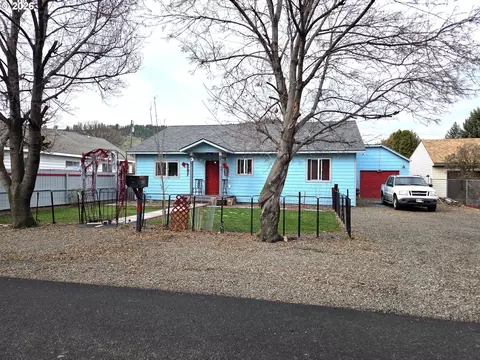 2904 N 3rd St, La Grande, OR 97850