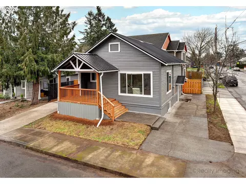 9004 SE Claybourne St, Portland, OR 97266