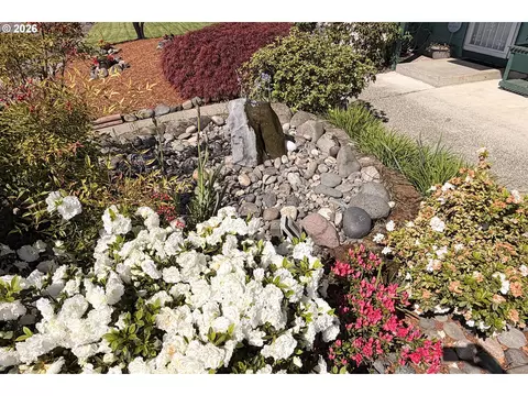 Exterior - 1504 NE Village Squire Ct, Gresham, OR 97030 photo 15 of 16