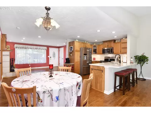 Dining - 1504 NE Village Squire Ct, Gresham, OR 97030 photo 1 of 1