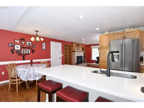 Kitchen - 1504 NE Village Squire Ct, Gresham, OR 97030 photo 4 of 4