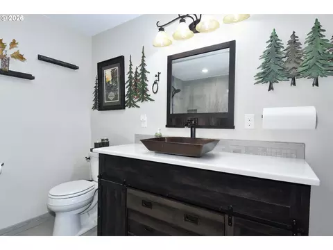 Bath - 1504 NE Village Squire Ct, Gresham, OR 97030 photo 4 of 5