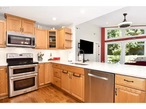 Kitchen - 1504 NE Village Squire Ct, Gresham, OR 97030 photo 1 of 4