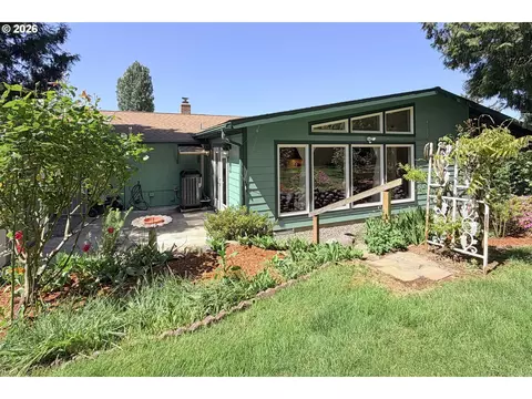 Exterior - 1504 NE Village Squire Ct, Gresham, OR 97030 photo 3 of 16
