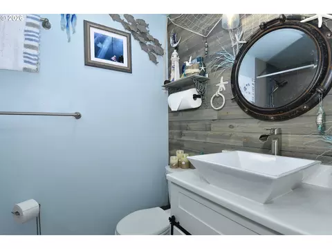 Bath - 1504 NE Village Squire Ct, Gresham, OR 97030 photo 1 of 5