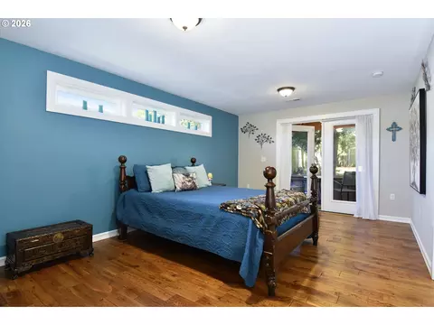 Bedroom - 1504 NE Village Squire Ct, Gresham, OR 97030 photo 3 of 4