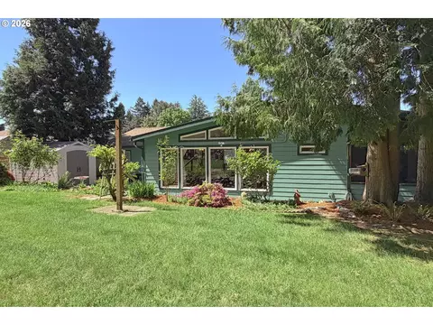 Exterior - 1504 NE Village Squire Ct, Gresham, OR 97030 photo 1 of 16