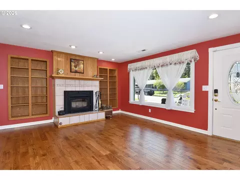 Living - 1504 NE Village Squire Ct, Gresham, OR 97030 photo 3 of 6