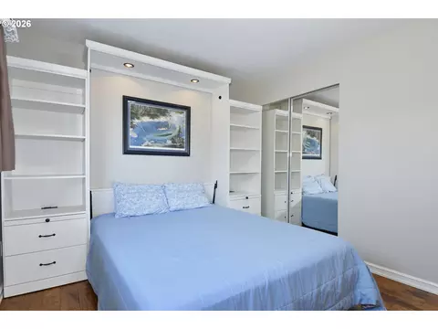 Bedroom - 1504 NE Village Squire Ct, Gresham, OR 97030 photo 2 of 4