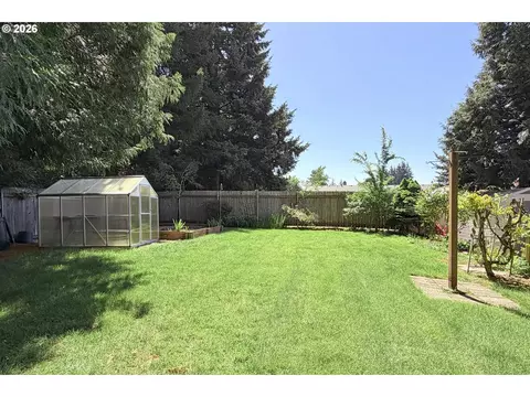 Exterior - 1504 NE Village Squire Ct, Gresham, OR 97030 photo 6 of 16