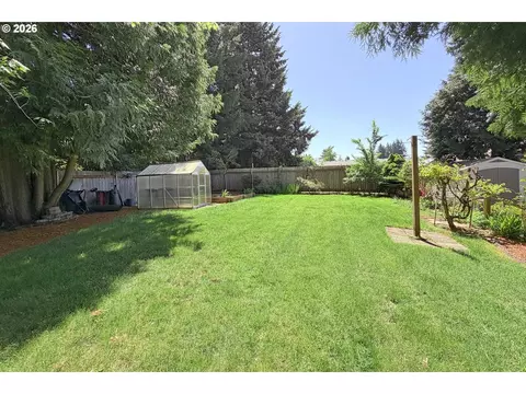 Exterior - 1504 NE Village Squire Ct, Gresham, OR 97030 photo 9 of 16