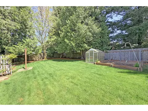 Exterior - 1504 NE Village Squire Ct, Gresham, OR 97030 photo 8 of 16