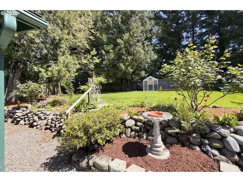 Exterior - 1504 NE Village Squire Ct, Gresham, OR 97030 photo 11 of 16