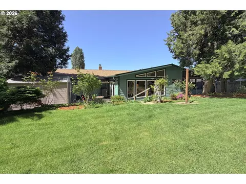 Exterior - 1504 NE Village Squire Ct, Gresham, OR 97030 photo 2 of 16