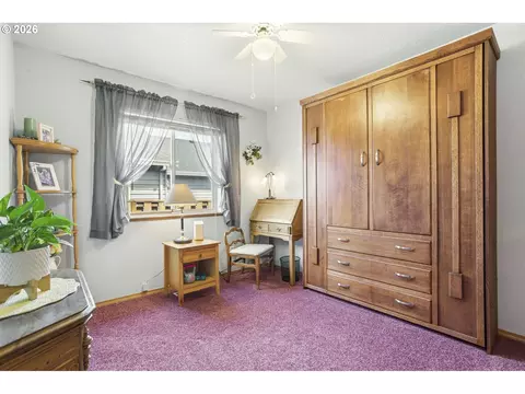 Bedroom - 2278 SE Kane Ave, Gresham, OR 97080 photo 4 of 6