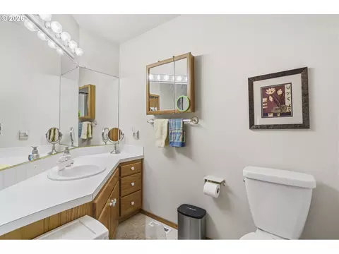 Bath - 2278 SE Kane Ave, Gresham, OR 97080 photo 1 of 4