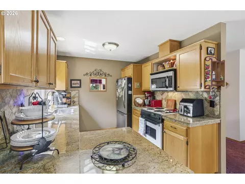 Kitchen - 2278 SE Kane Ave, Gresham, OR 97080 photo 2 of 4