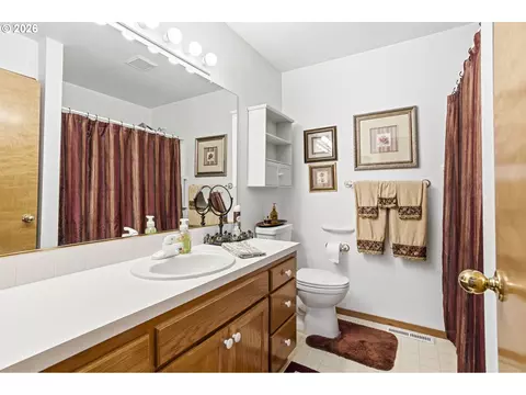 Bath - 2278 SE Kane Ave, Gresham, OR 97080 photo 3 of 4