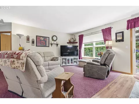 Living - 2278 SE Kane Ave, Gresham, OR 97080 photo 2 of 4