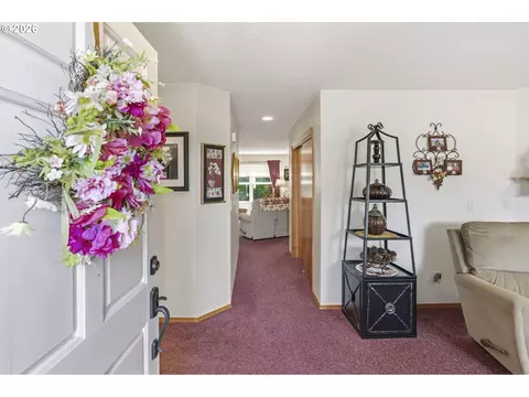 Entry Way - 2278 SE Kane Ave, Gresham, OR 97080 photo 1 of 4