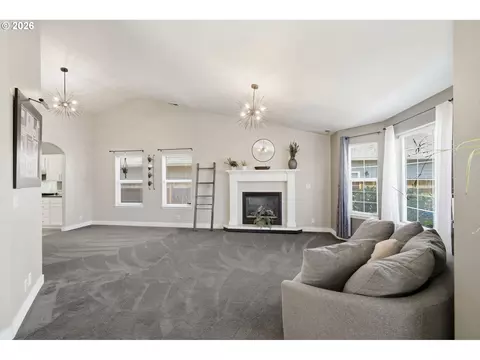 Living - 6819 Simeon Dr, Springfield, OR 97478 photo 1 of 8