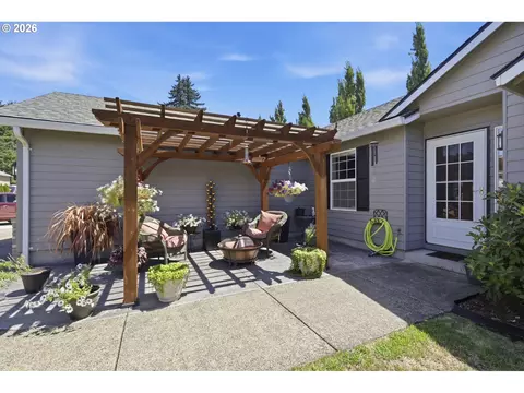 Exterior - 6819 Simeon Dr, Springfield, OR 97478 photo 5 of 10