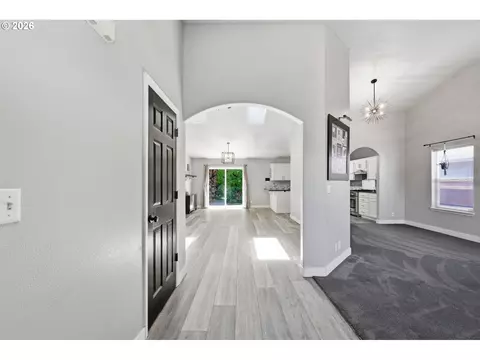 Entry Way - 6819 Simeon Dr, Springfield, OR 97478 photo 1 of 2