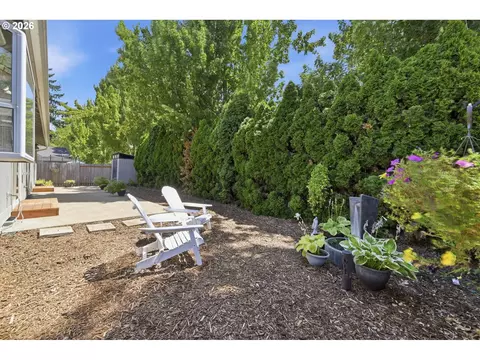 Exterior - 6819 Simeon Dr, Springfield, OR 97478 photo 8 of 10