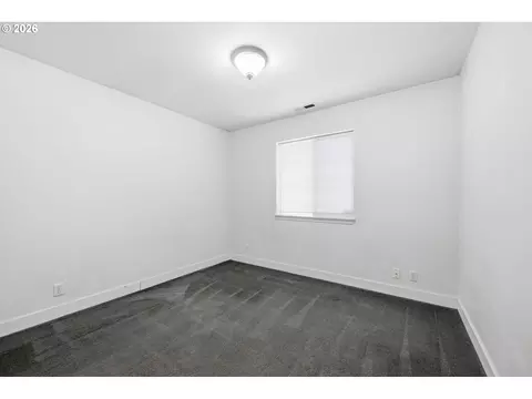 Bedroom - 6819 Simeon Dr, Springfield, OR 97478 photo 5 of 6