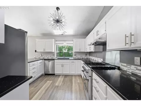Kitchen - 6819 Simeon Dr, Springfield, OR 97478 photo 1 of 5