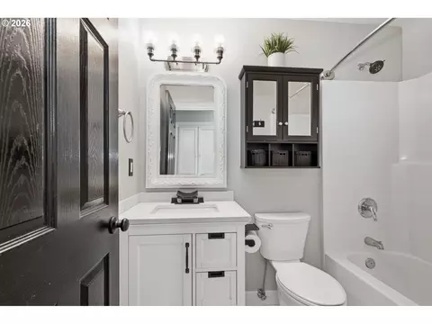 Bath - 6819 Simeon Dr, Springfield, OR 97478 photo 2 of 2