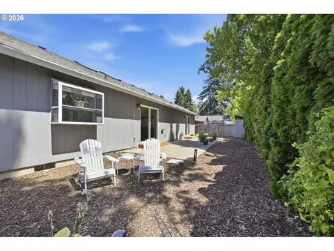 Exterior - 6819 Simeon Dr, Springfield, OR 97478 photo 10 of 10
