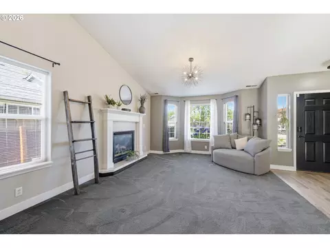 Living - 6819 Simeon Dr, Springfield, OR 97478 photo 2 of 8