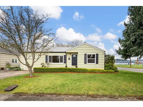 1213 Modoc St, Springfield, OR 97477