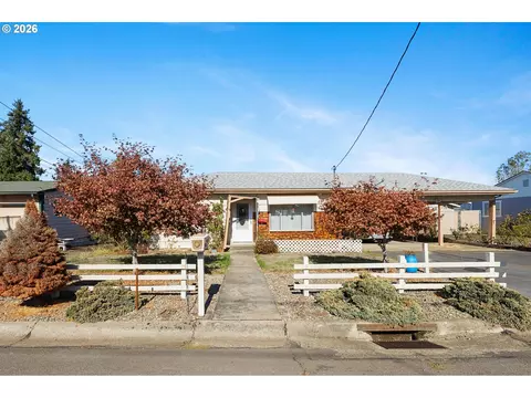 2812 W Sanders Ave, Roseburg, OR 97471