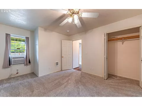 Bedroom - 4096 S E St, Springfield, OR 97478 photo 4 of 7