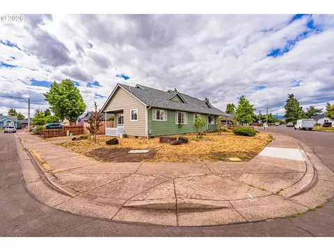 Exterior - 4096 S E St, Springfield, OR 97478 photo 1 of 6