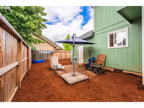 Exterior - 4096 S E St, Springfield, OR 97478 photo 4 of 6